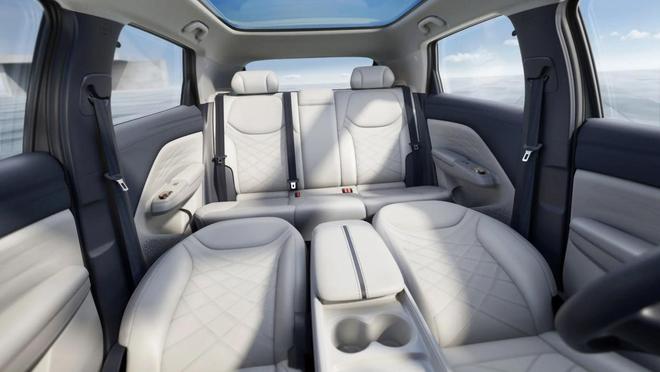 实力选手北汽极狐T1亮相广州车展冰球突破豪华版A0级纯电市场再添(图6)