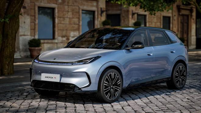 实力选手北汽极狐T1亮相广州车展冰球突破豪华版A0级纯电市场再添(图5)